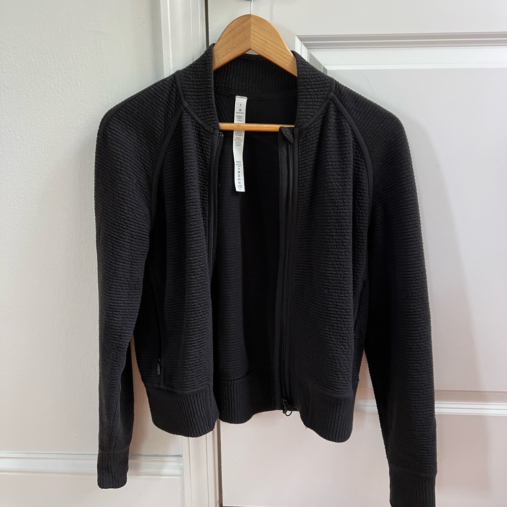 Lululemon black bomber jacket size 4